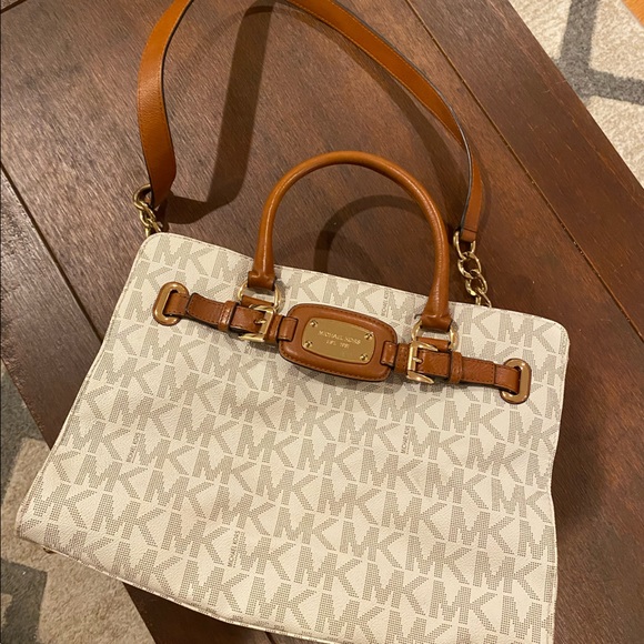 Michael Kors Handbags - Like new Michael Kors bag with shoulder strap